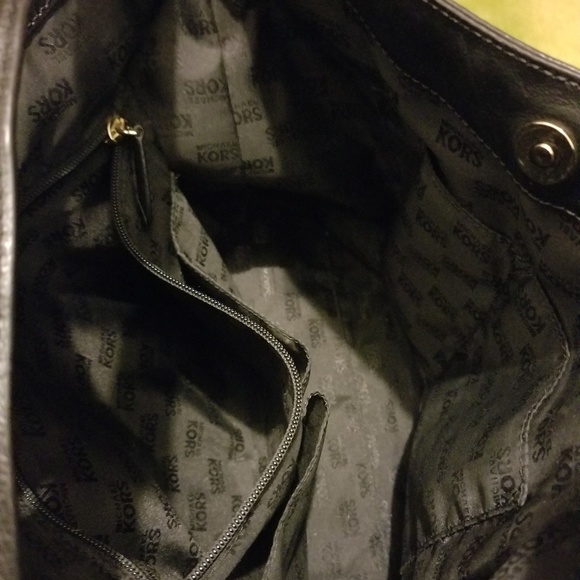 SOLD..MICHAEL KORS Signature Shoulder Purse - Picture 4 of 5